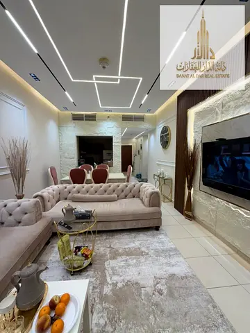 فرصه استثماريه مضمونه للبيع غرفتين وصاله مساحه كبيره باابراج عجمان وان