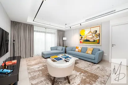 High-End turnkey Living / Fully furnished / High floor