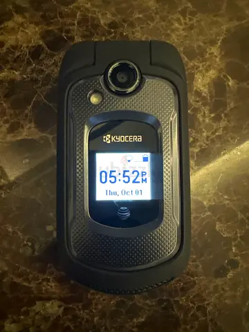 Kyocera flip phone with camera - good working condition