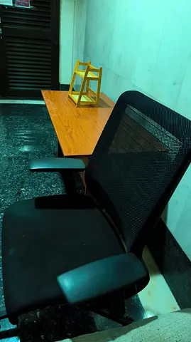 Black mesh ergonomic office chair with armrests (used)