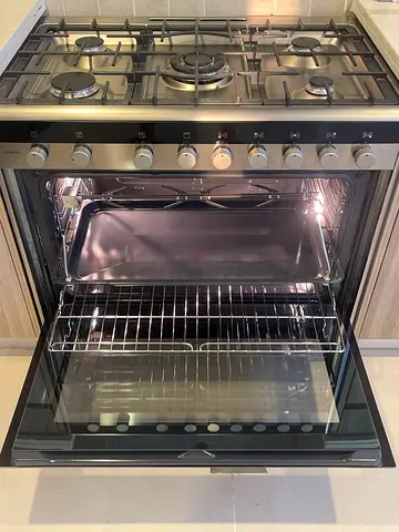 Stainless Steel Gas Range with Built-in Oven - Good Condition 6 months old. Siemens