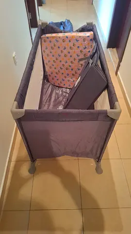 Portable baby bassinet / playpen in good condition