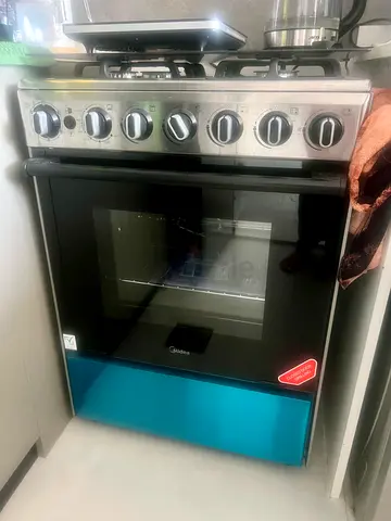 Midea 4-Burner Gas Cooker with Oven - brand new
