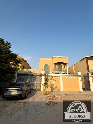 للايجار فيلا مكونه من خمس غرف ماستر و مجلس و صاله و بلكونه و مطبخ تحضيري وحوش واسع بجانب مسجد و قريب شارع محمد بن زايد في المويهات1