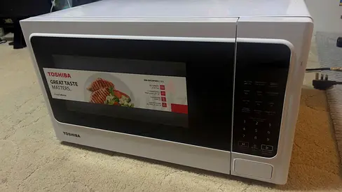 Toshiba 25L Digital Microwave (White) – Like New, Barely Used!