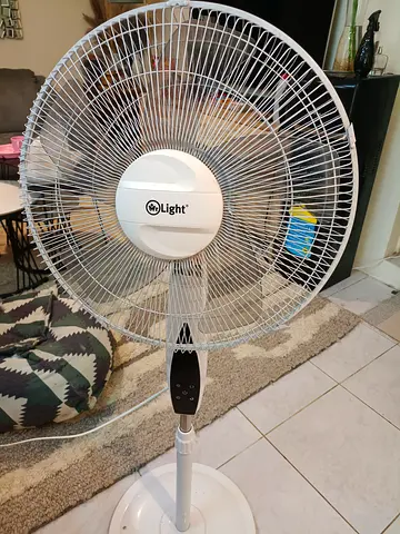 White standing pedestal fan (working condition) - OLight
