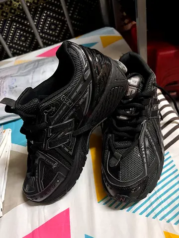 New Balance 1906R – Black/Silver | EU 43- UK9
Brand: New Balance
Model: 1906R
Colour: Black / Silver