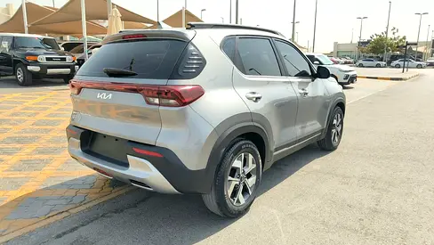 صورة 6 لـ 2023 KIA SONET