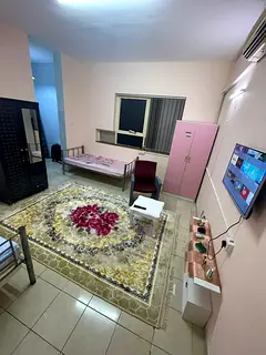 Master room for rent al nakheel