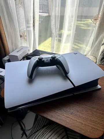 PS5 Slim Digital + 1 Controller