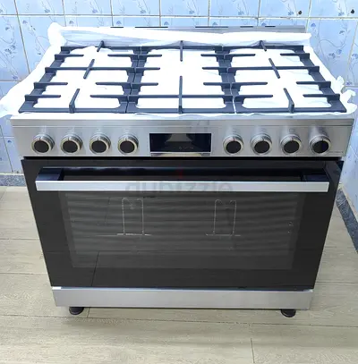 Bosch Series 8 Stainless Steel 5-Burner Gas Range with Large Oven - Excellent Condition