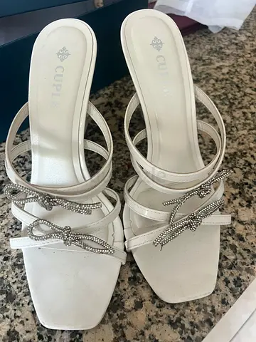 White strappy slip-on heels with rhinestone bows, size 40