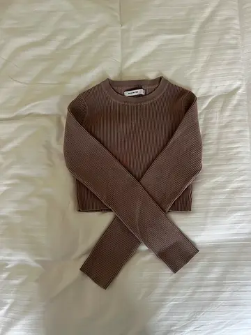 Brown ribbed long-sleeve knit top - small/regular