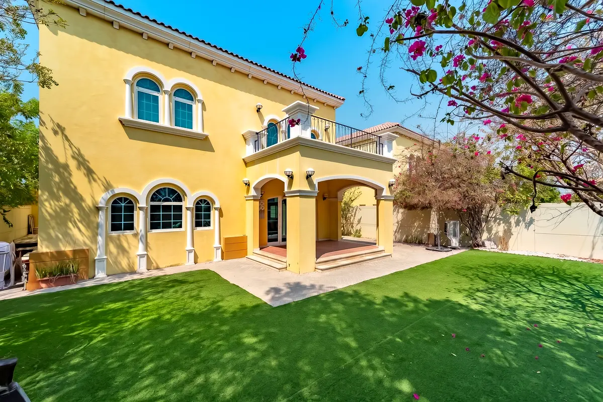 Near Pavillion | Well Maintained | 3 Large