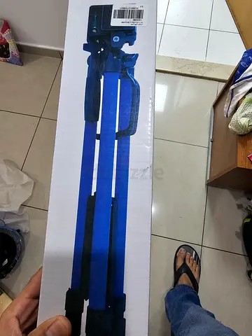 Lightweight Camera Tripod with Carry Handle - New in Box