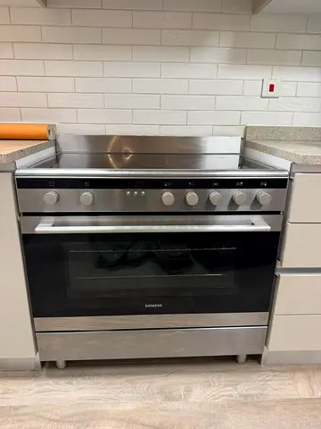 Siemens 5 burner electric cooker 90 by 60