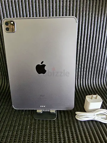 Apple iPad Pro 11" 3rd Generation M1 cellular 256GB with accessories and delivery