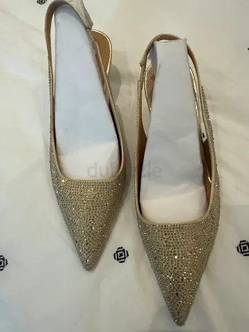Gold crystal-embellished pointed slingback flats, size38