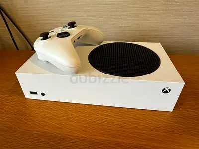 Xbox Series S console with wireless controller - Barely Used, Pristine Condition