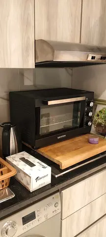 Countertop electric oven / toaster oven in good condition