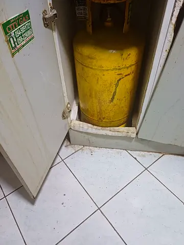 Full GasCylinder ,22kg , it available on 15th of October  .