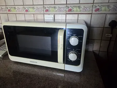 MICROWAVE KENWOOD 5 POWER. Whatsapp 056 7887713.