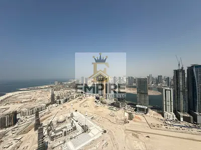 Spacious Home with Stunning Waterfront Views//Free Parking//Built-in Wardrobes