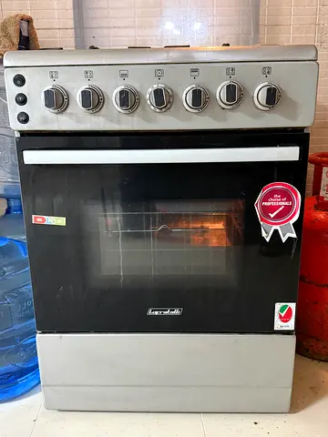 4-Burner Gas Cooker with Oven.