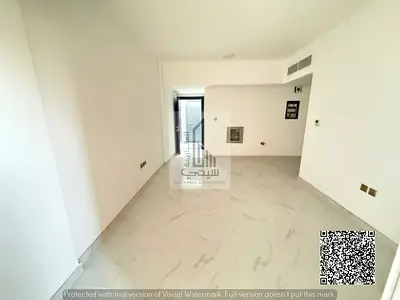 Spacious commercial office with 2 bathrooms for rent in Muwaileh 3