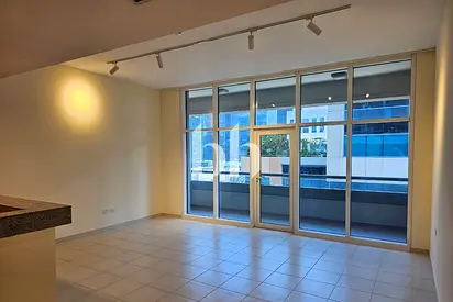 12 chqs welcomed | Studio | Appliances| Mid Floor