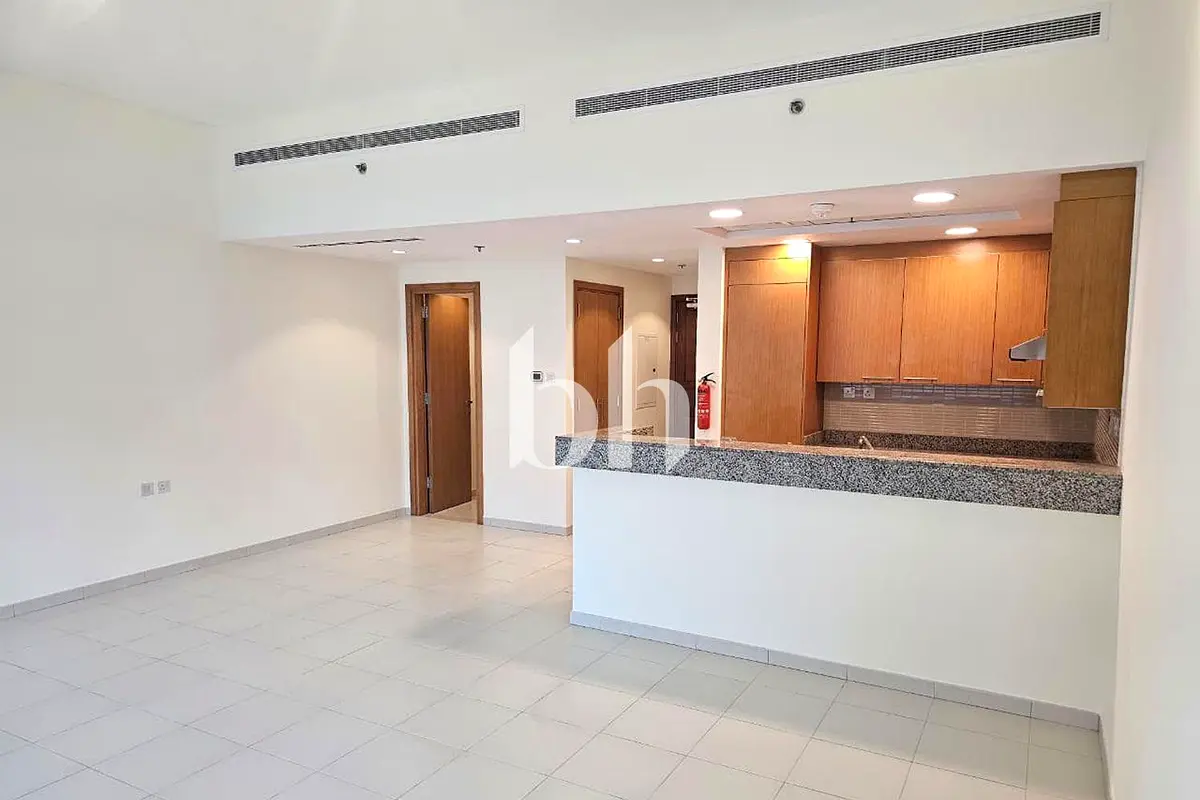 Studio | Partially Furnished | Mid Floor