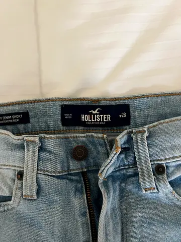 Hollister light wash denim shorts W28