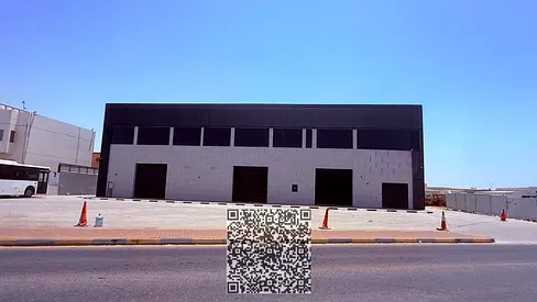 مستودعات جديدة كلياً وعالية الجودة للإيجار – منطقة الجرف الصناعية 1