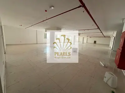 فرصة استثمارية مميزة لاصحاب الاعمال معرض تجاري اول مستاجر يصلح لجميع الانشطة التجارية وتبلغ مساحتها 18900قدم ويختوي علي ميزان جاهز ع الاستلام الفوري