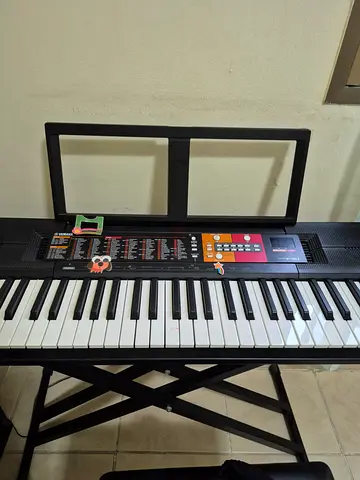 Yamaha electronic keyboard PSR F51 with stand, dust cover and bag- best condution working