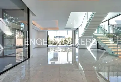 Corner Villa | Exceptional Privacy | 5 Bed + M