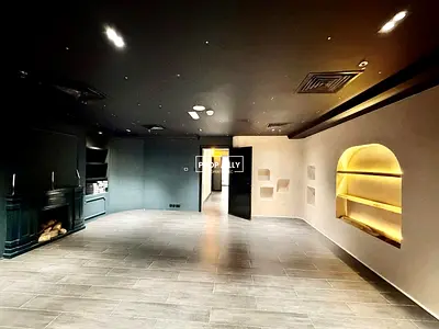 Premium Office Space | Chiller Free | Ideal for Recording, Podcasting & Film Production