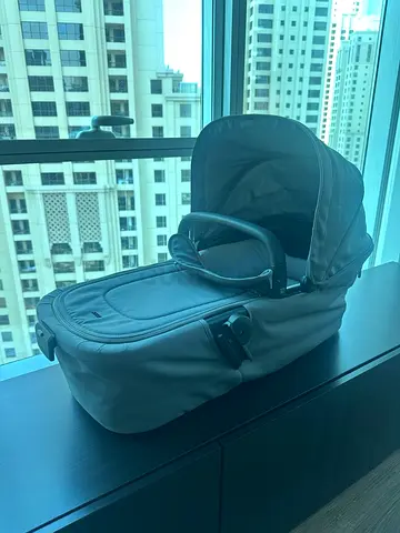 Joolz Baby Air + Infant bassinet / Carrycot nice Condition