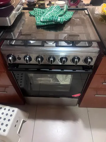 Used freestanding gas oven with 4 burners and built-in stove top