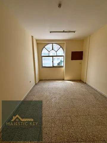 BIGGEST APARTMENT!!FOR BACHELORS!!1BHK APARTMENT WITH BALCONY AND SPLIT AC AND CENTRALISED GAS JUST