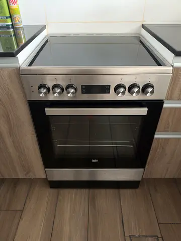 Stainless Steel Electric Range with Ceramic Hob and Oven - Excellent Condition
