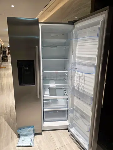 Bosch series 8 side by side refrigerator with water dispenser and ice maker