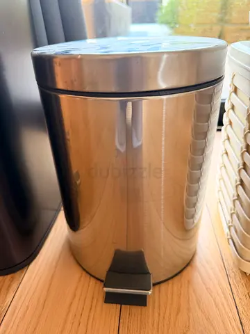 Trash can