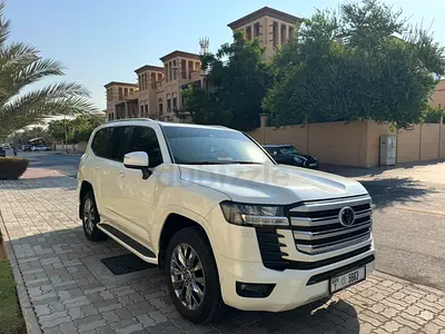 Toyota LandCruiser 2025 GXR 100% original paint Under warranty ALFUTTAIM 4 years service ALFUTTAIM