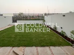 Close to Pool | Single Row | Landscaped Garden