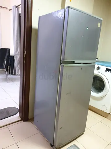 Double door Fridge 280 ltr , Urgent selling , Low price , Rolla sharjah