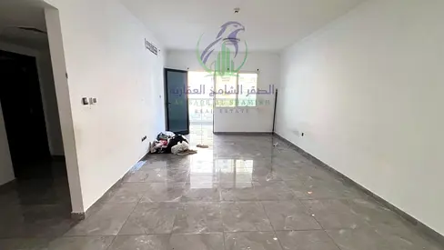شقة غرفة وصالة للإيجار السنوي في المجاز 2 الشارقة بإطلالة بانورامية وتشطيب حديث وغرفة ماستر وبلكونة