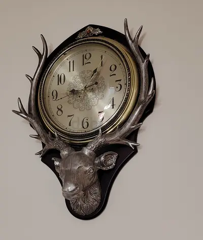 Wall-mounted Stag Head Decorative Clock
