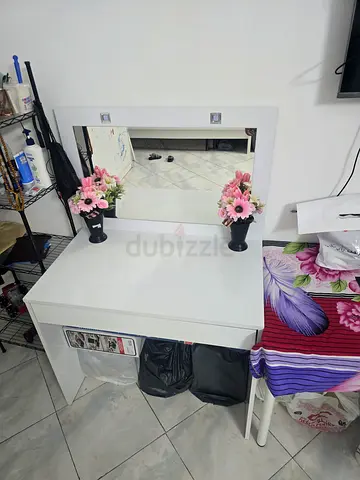 Dressing table with free chairs and storage box