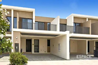 Upgraded Townhouse | Furnished | Close to Park